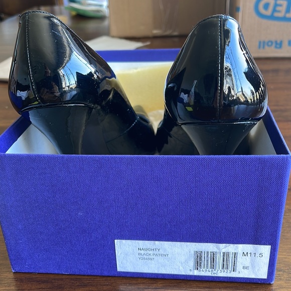 Stuart Weitzman Naughty classic black patent pumps, rare size 11 1/2 M/B - Picture 7 of 9